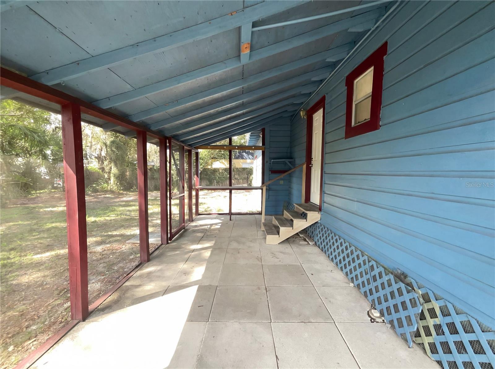 Listing photo id 15 for 4607 Yukon Street