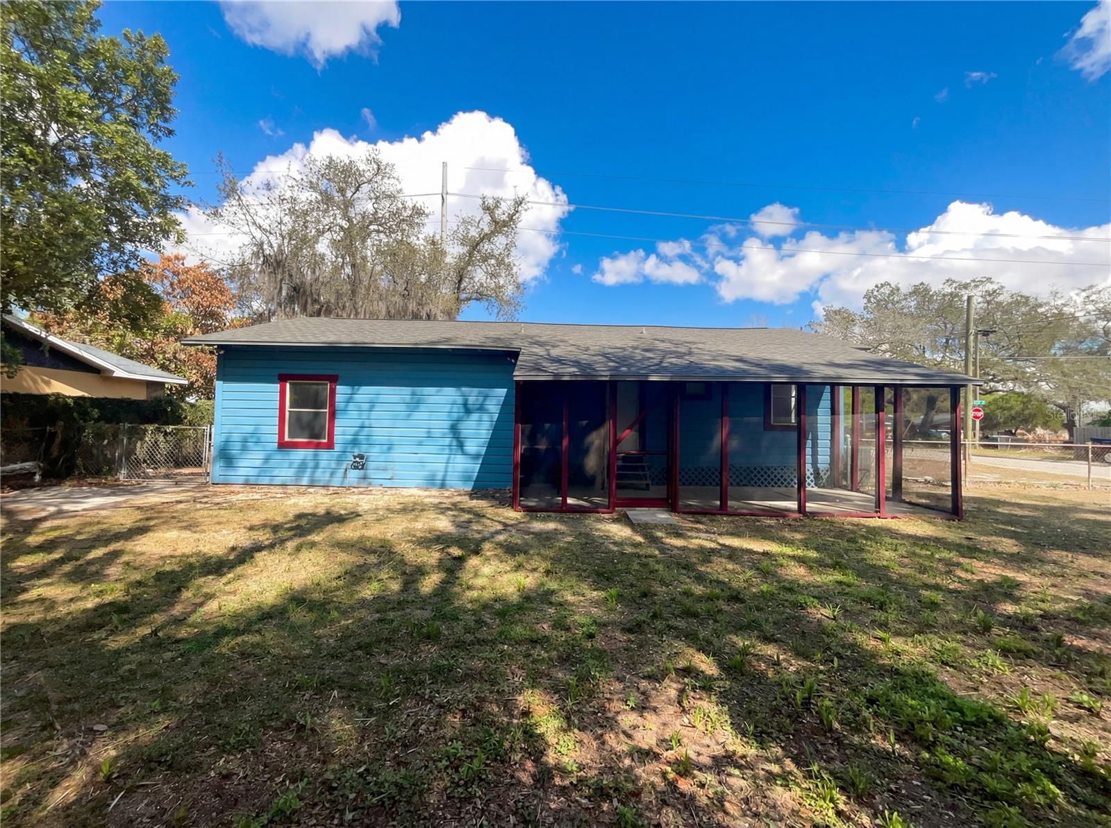 Listing photo id 16 for 4607 Yukon Street