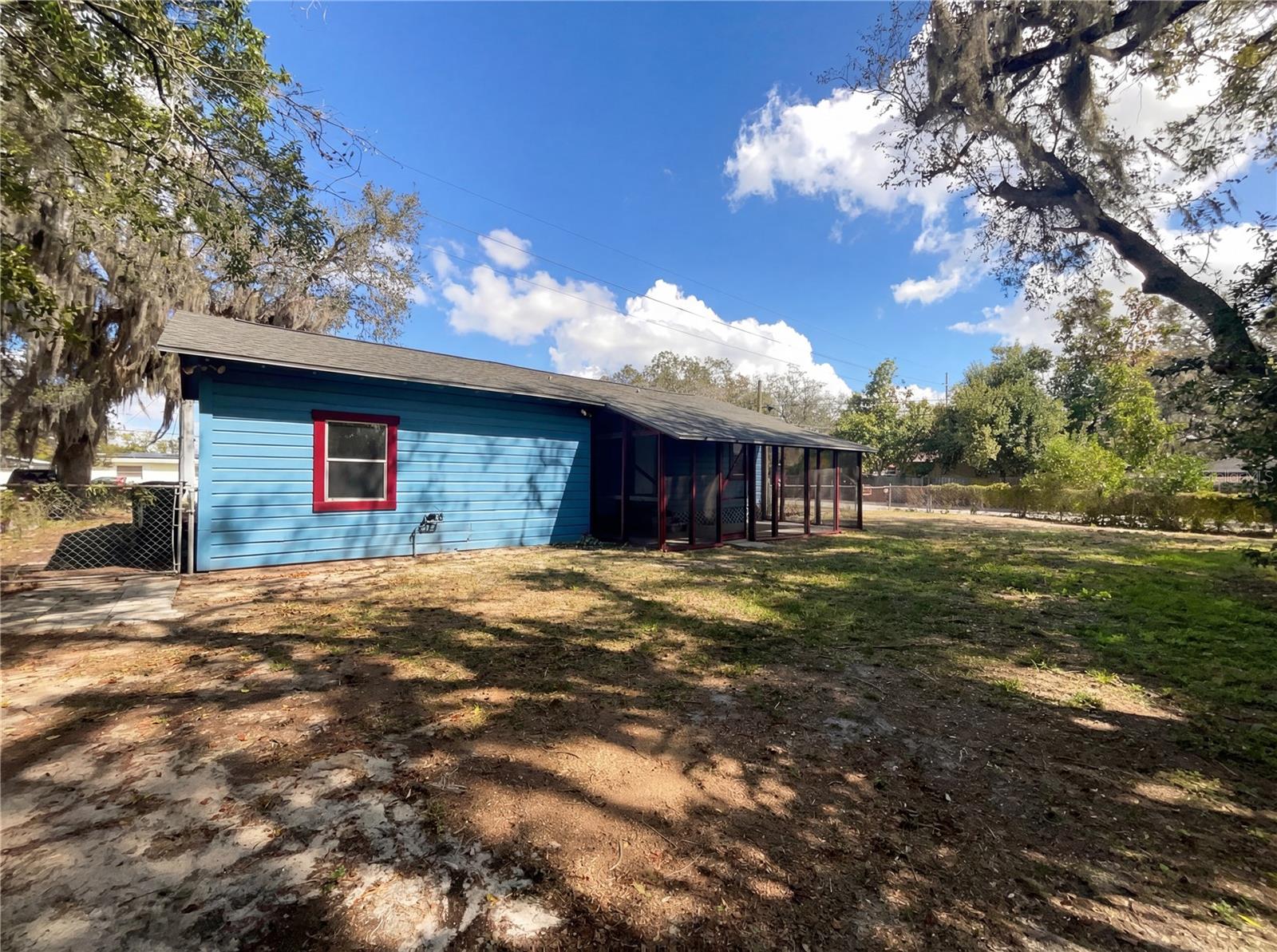 Listing photo id 17 for 4607 Yukon Street