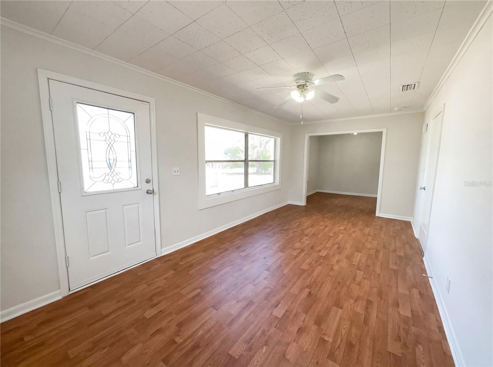 Listing photo id 3 for 4607 Yukon Street