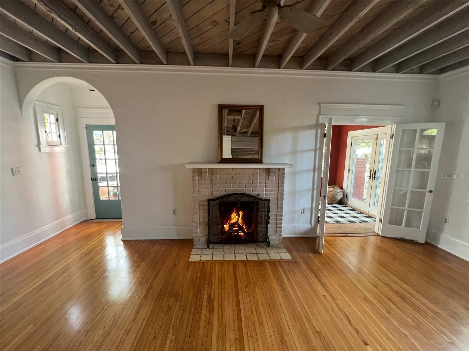 Image 18 of 69 For 318 Vitoria Avenue