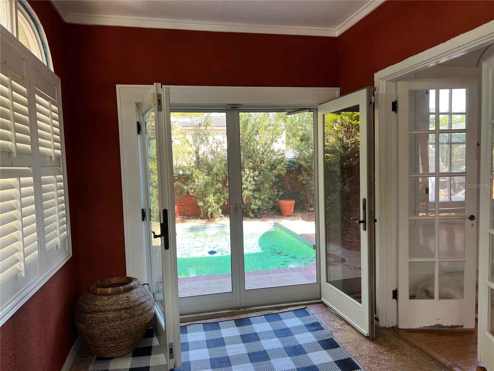 Image 21 of 69 For 318 Vitoria Avenue