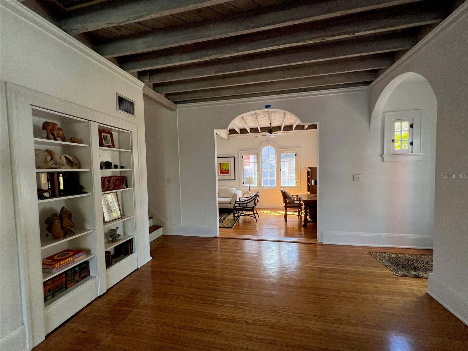 Image 23 of 69 For 318 Vitoria Avenue