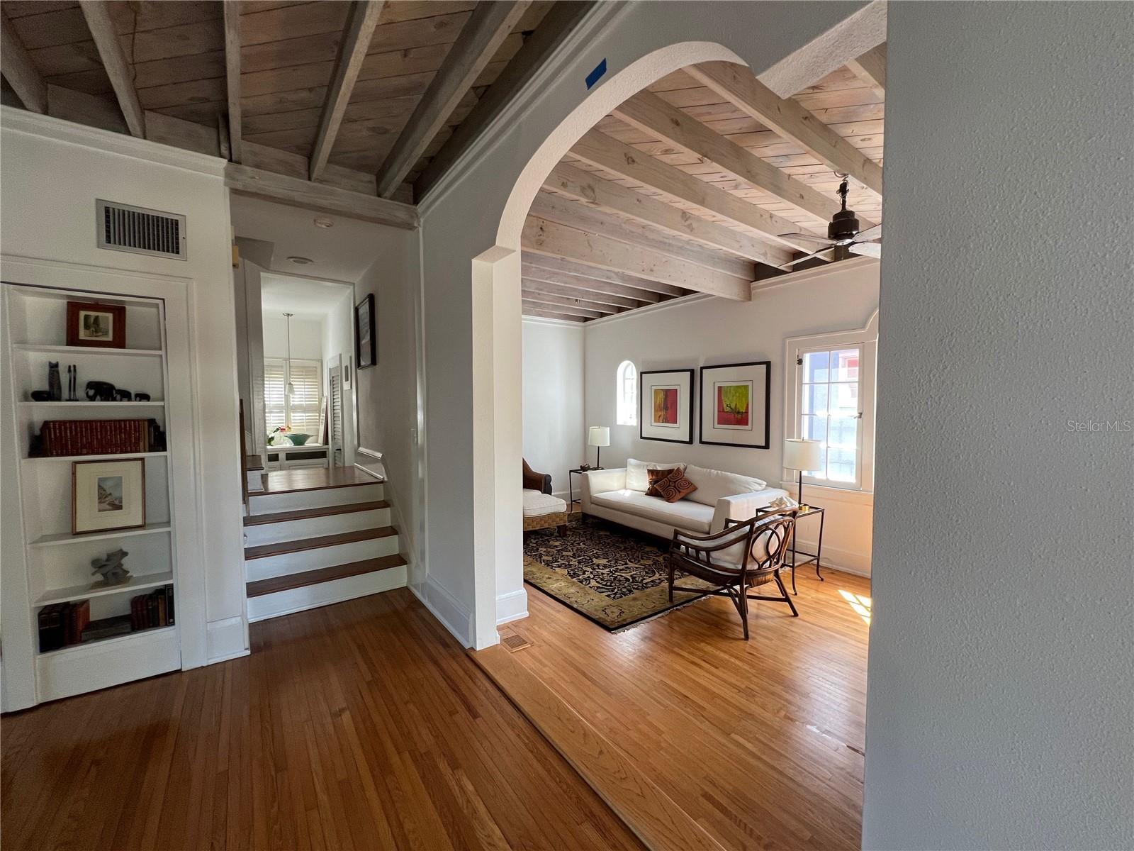 Image 25 of 69 For 318 Vitoria Avenue