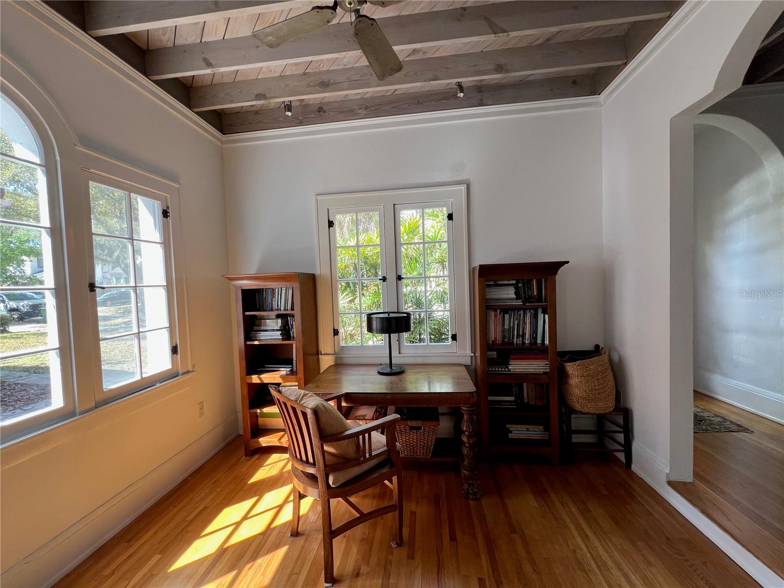 Image 29 of 69 For 318 Vitoria Avenue