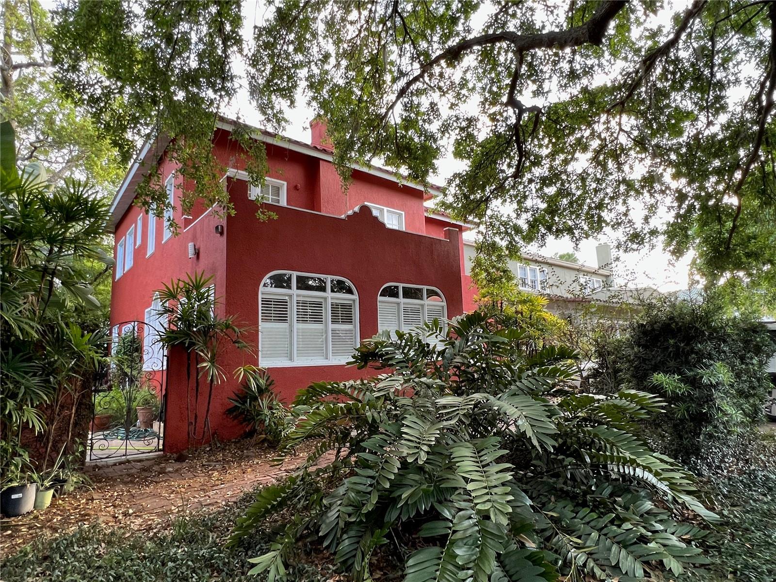 Image 3 of 69 For 318 Vitoria Avenue