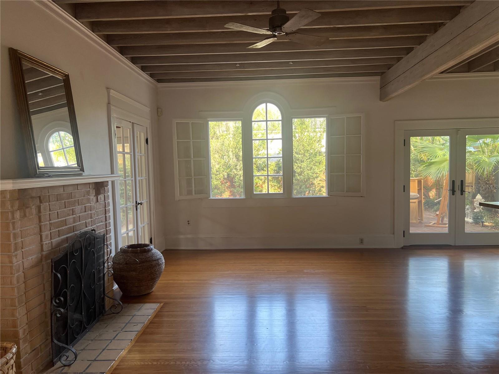 Image 30 of 69 For 318 Vitoria Avenue