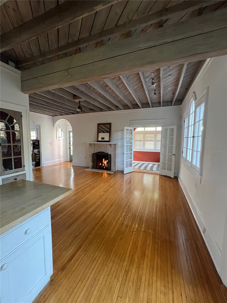 Image 31 of 69 For 318 Vitoria Avenue