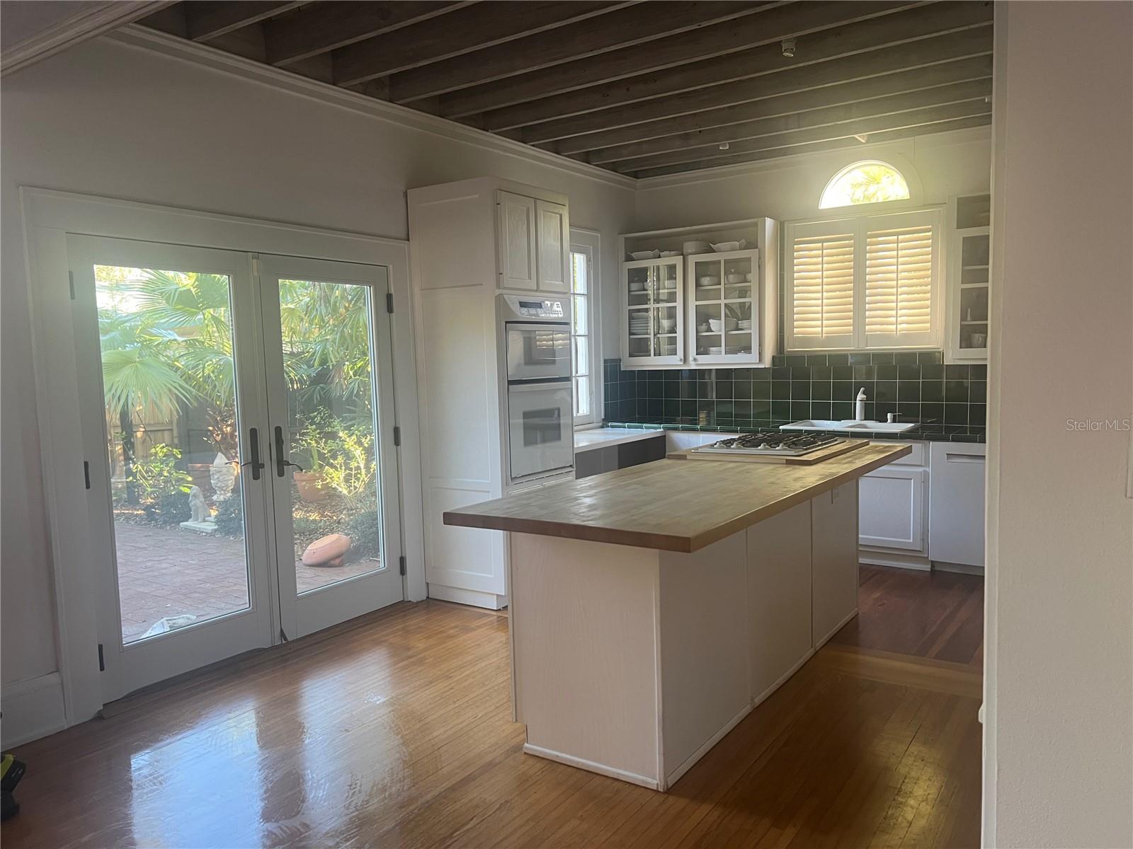 Image 32 of 69 For 318 Vitoria Avenue