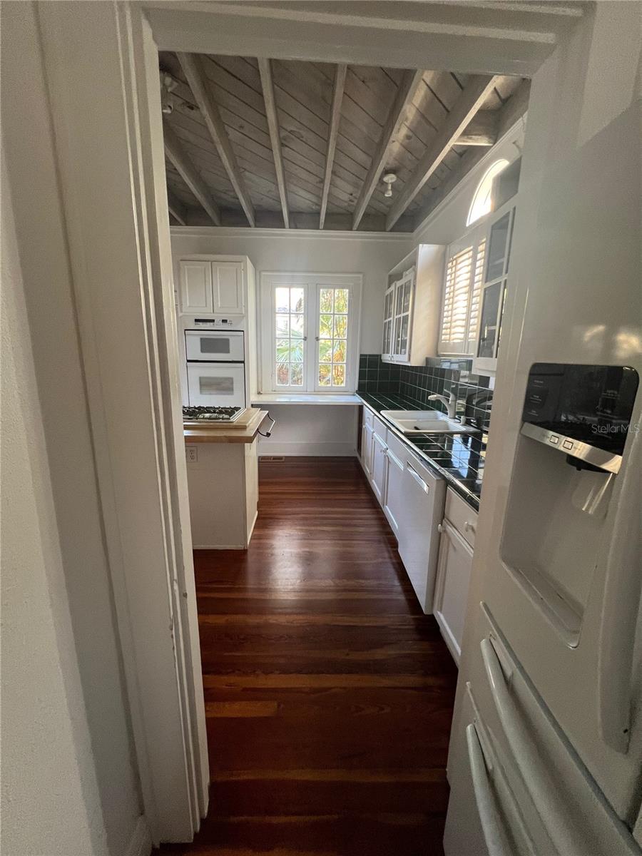 Image 43 of 69 For 318 Vitoria Avenue