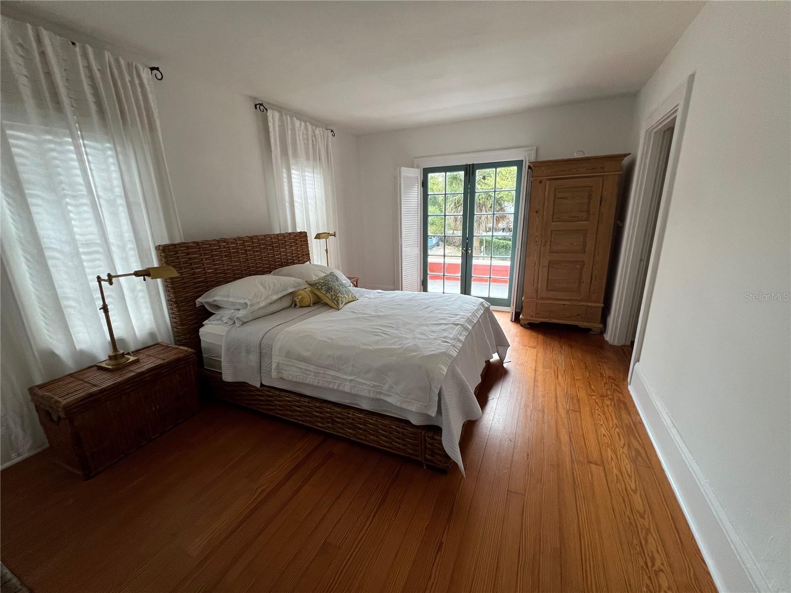 Image 51 of 69 For 318 Vitoria Avenue