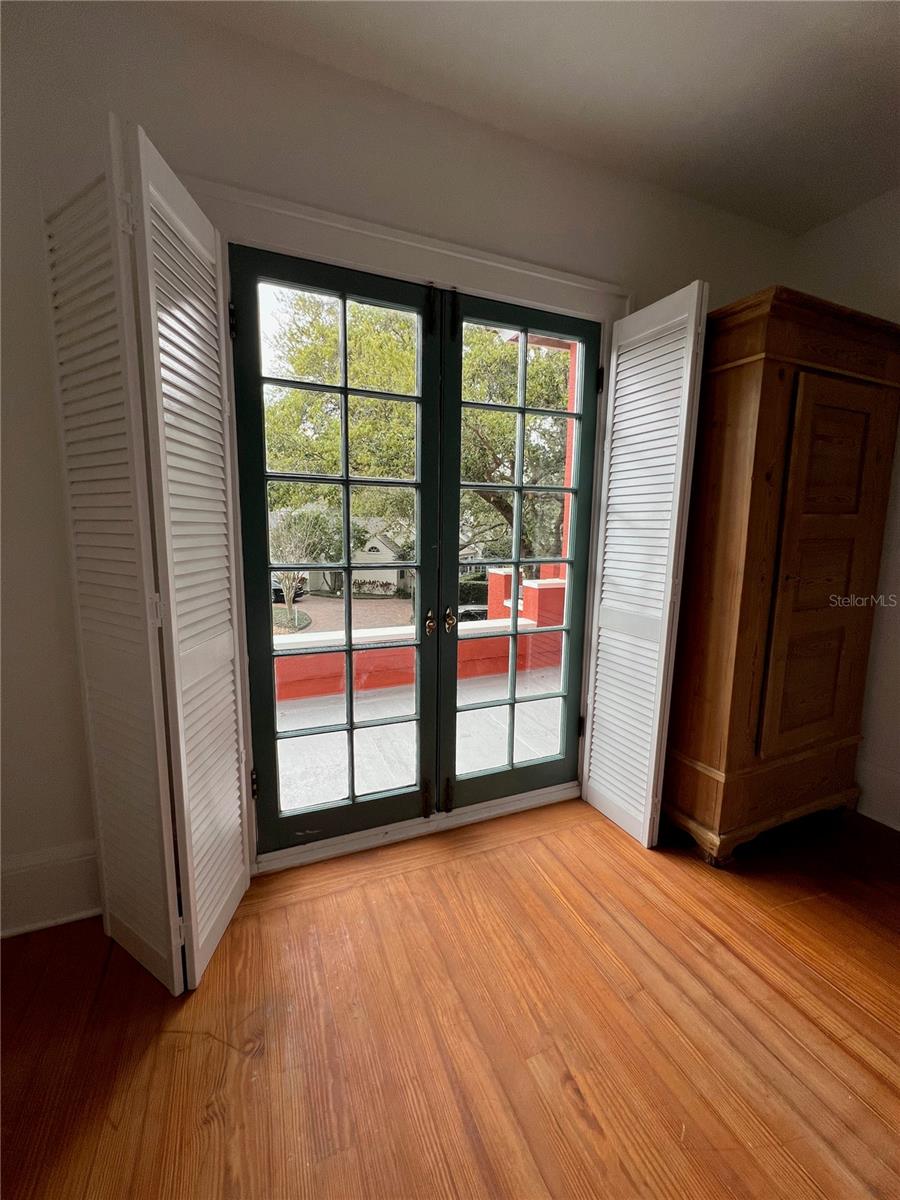 Image 52 of 69 For 318 Vitoria Avenue