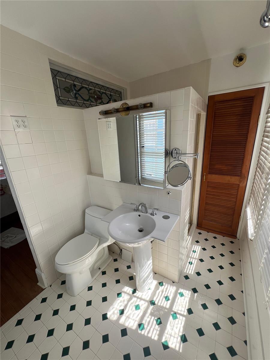 Image 56 of 69 For 318 Vitoria Avenue