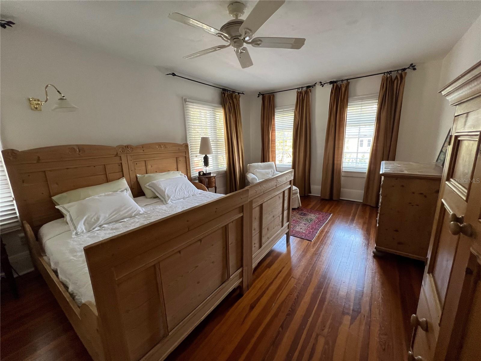 Image 57 of 69 For 318 Vitoria Avenue