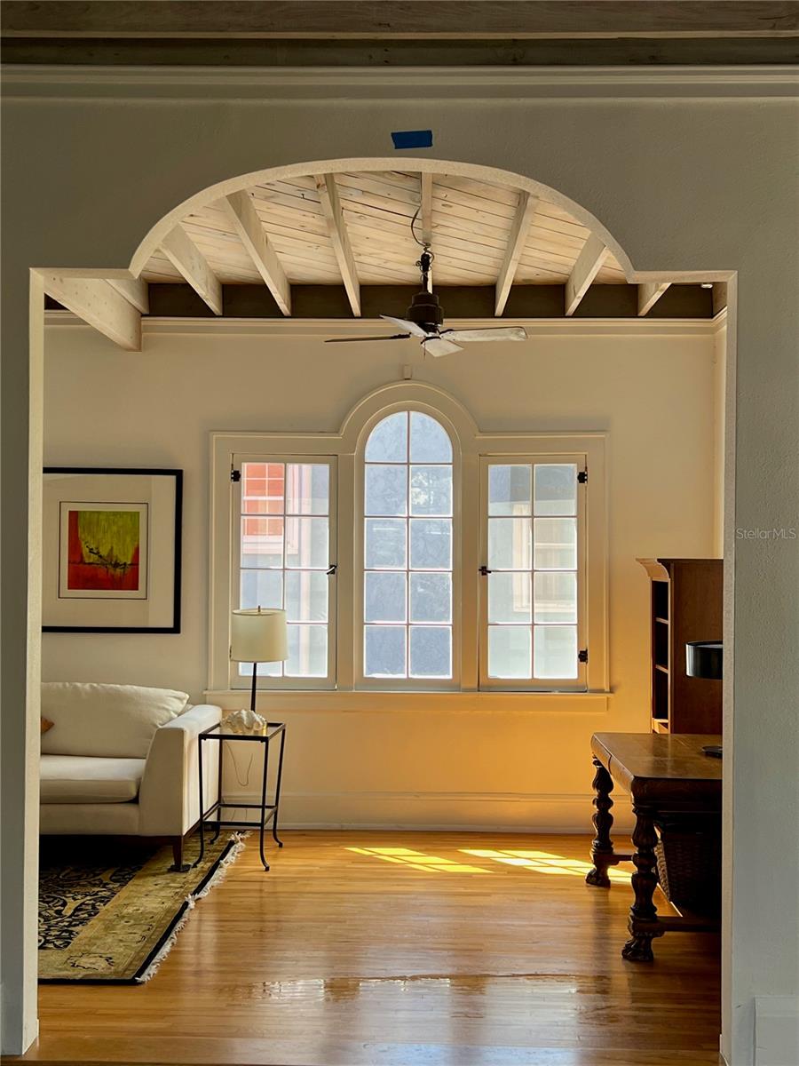 Image 6 of 69 For 318 Vitoria Avenue