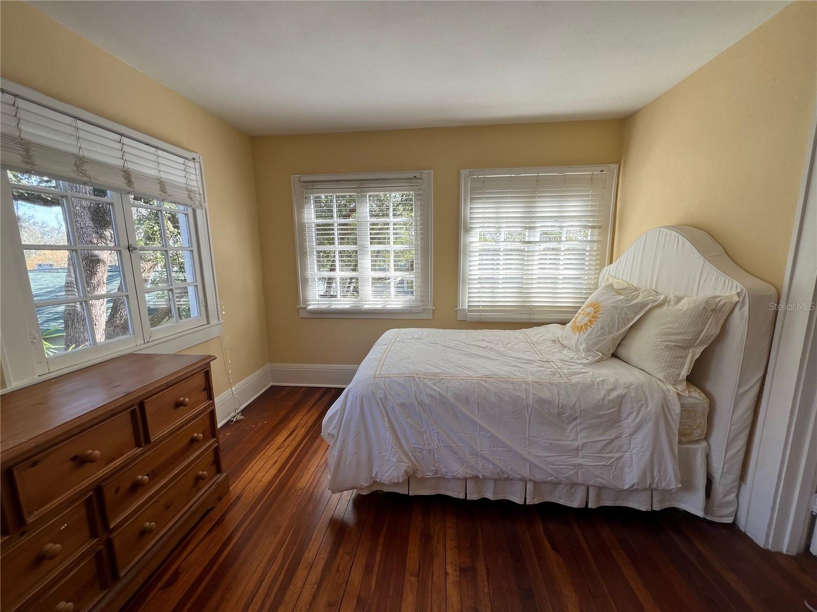 Image 62 of 69 For 318 Vitoria Avenue