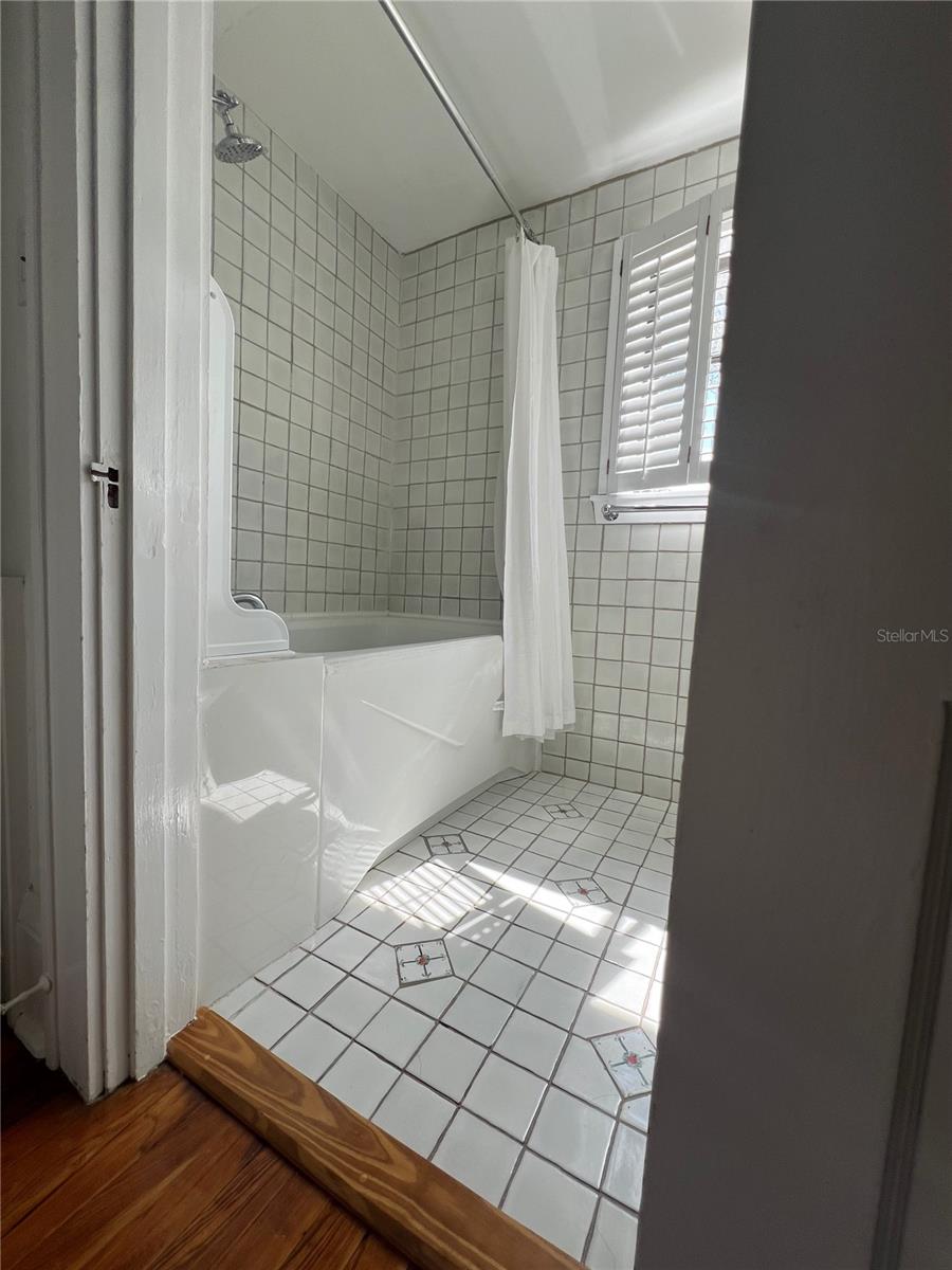 Image 66 of 69 For 318 Vitoria Avenue