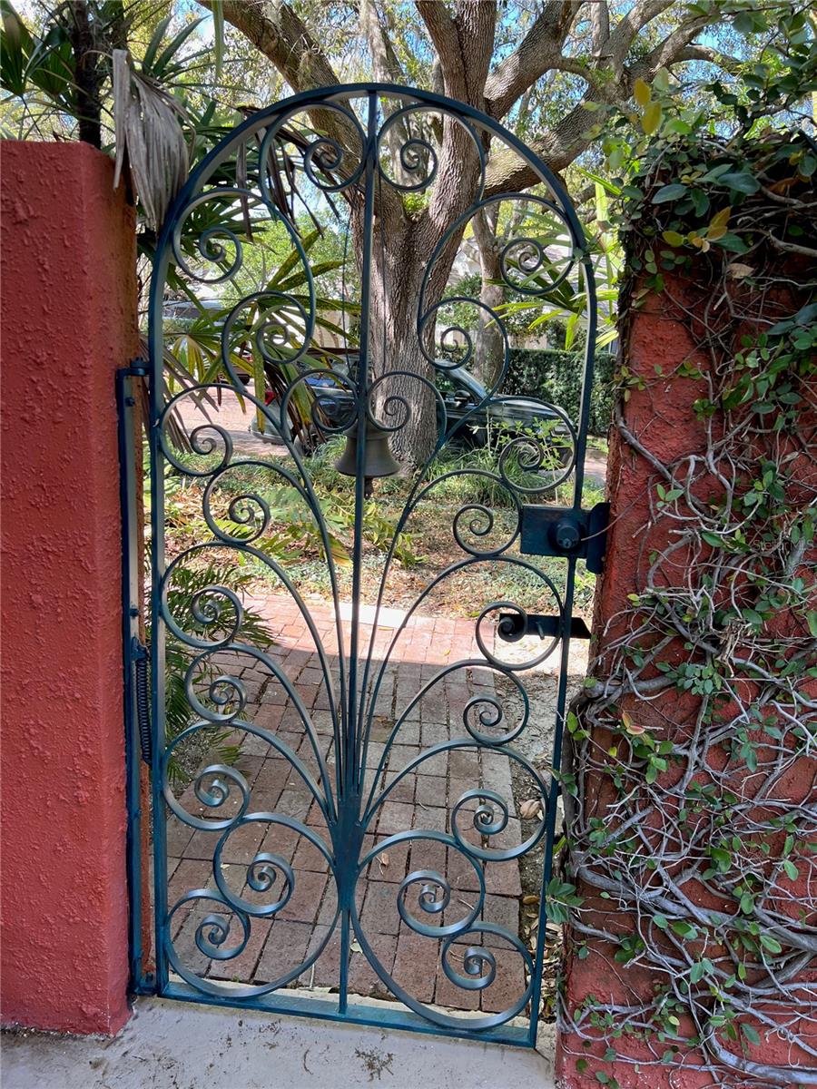 Image 8 of 69 For 318 Vitoria Avenue