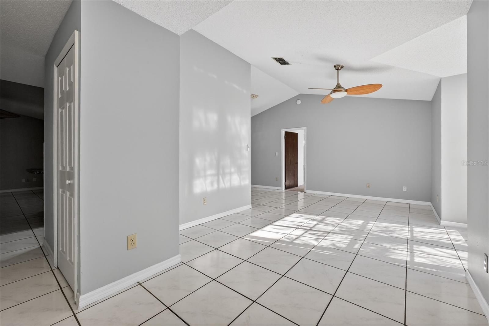 Image 10 of 46 For 10464 Bridlewood Avenue