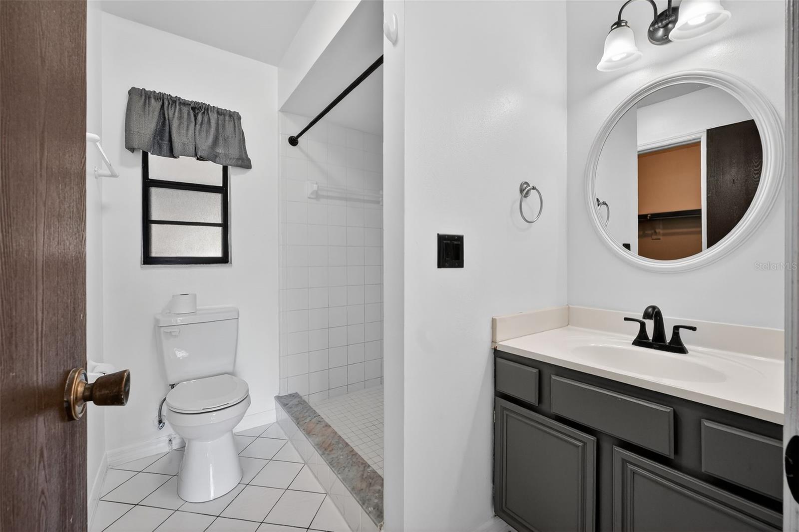 Image 16 of 46 For 10464 Bridlewood Avenue