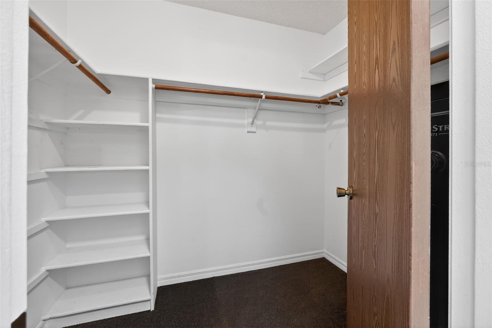 Image 17 of 46 For 10464 Bridlewood Avenue