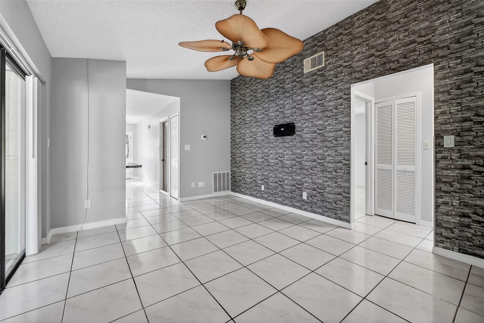 Image 5 of 46 For 10464 Bridlewood Avenue