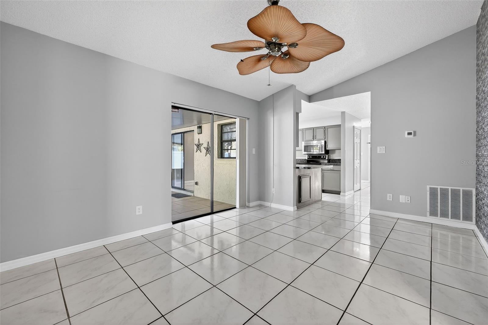 Image 6 of 46 For 10464 Bridlewood Avenue