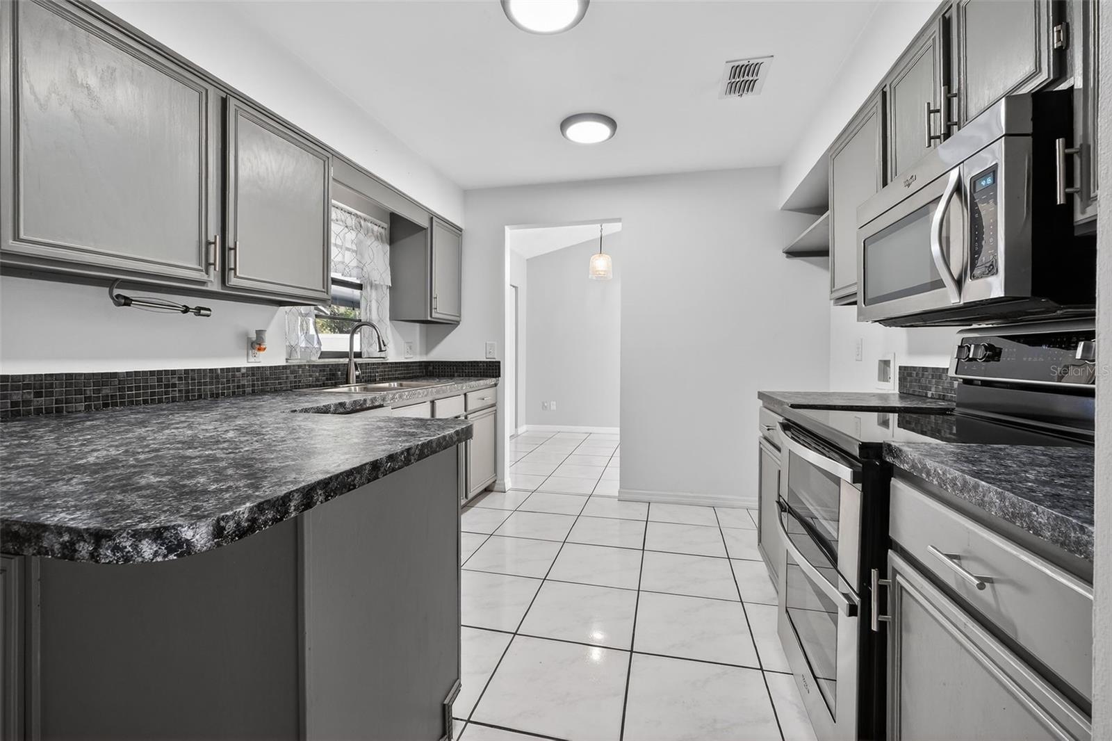 Image 7 of 46 For 10464 Bridlewood Avenue