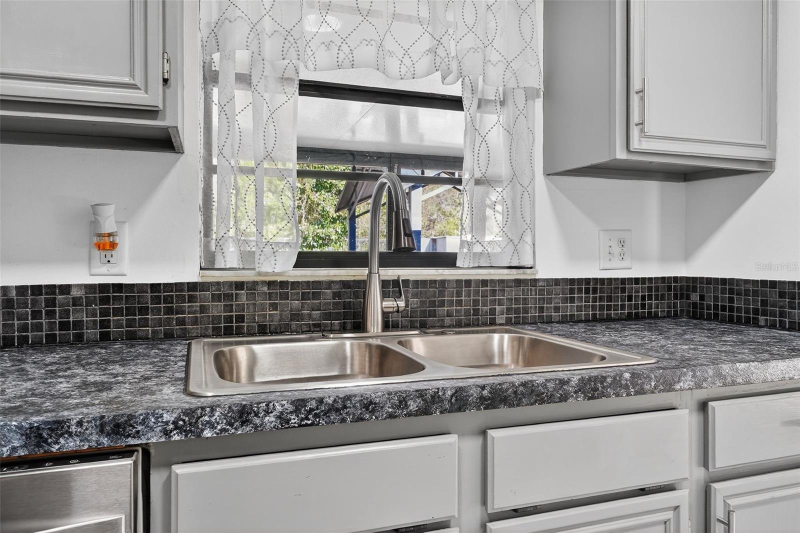 Image 8 of 46 For 10464 Bridlewood Avenue