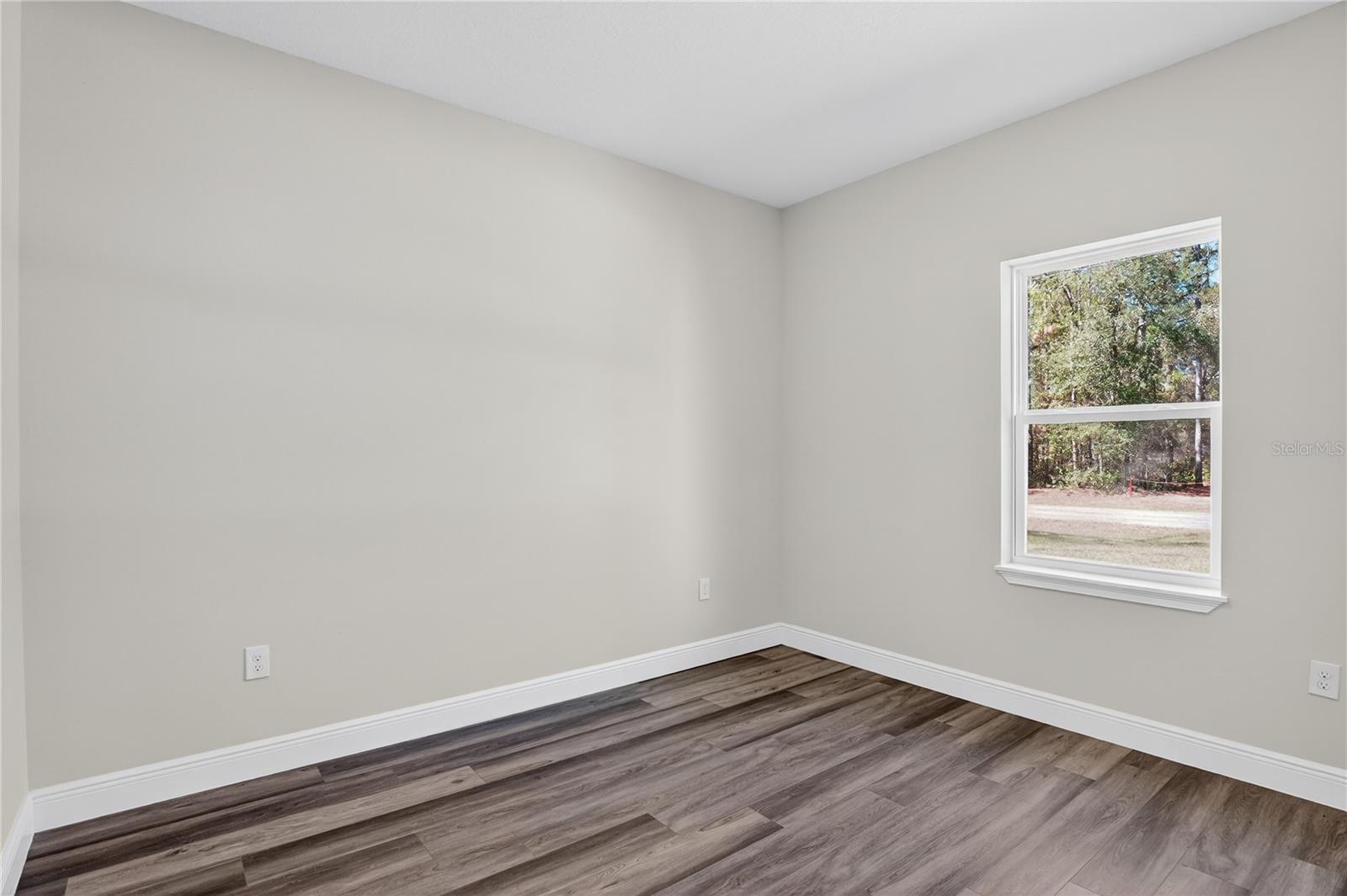 Listing photo id 8 for 10707 Hatari Drive