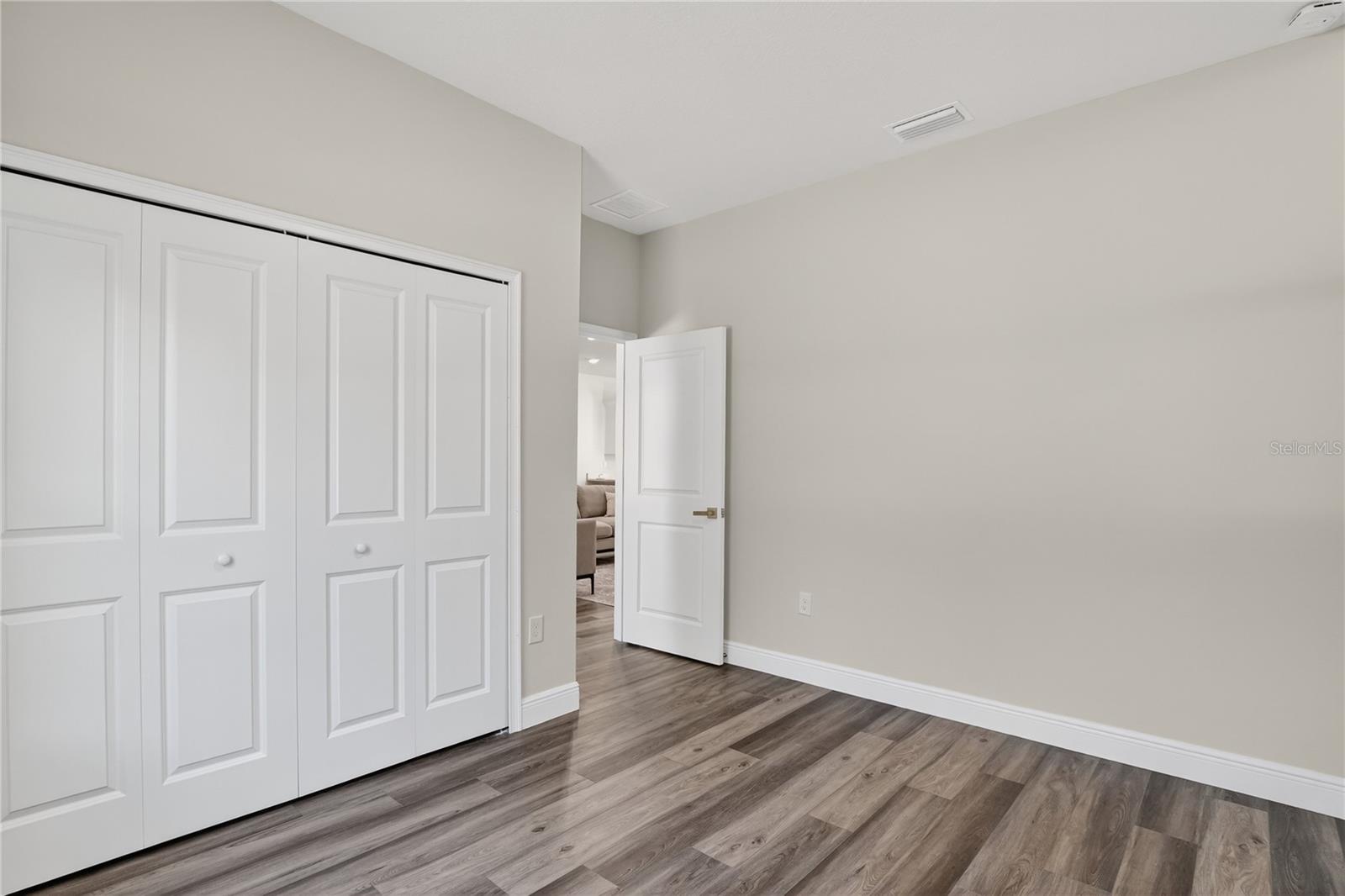 Listing photo id 9 for 10707 Hatari Drive