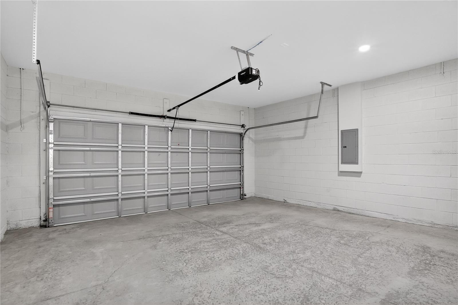 Listing photo id 21 for 10707 Hatari Drive