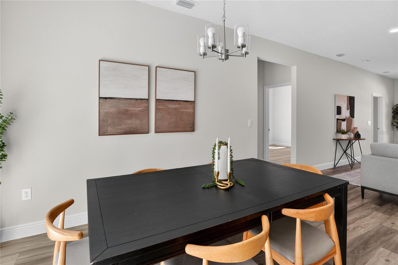 Listing photo id 3 for 10707 Hatari Drive