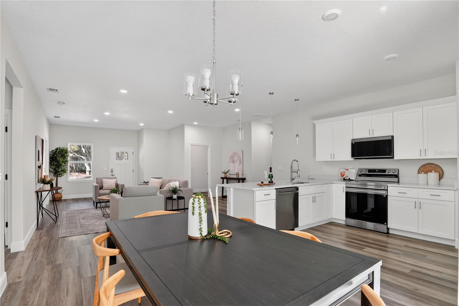 Listing photo id 4 for 10707 Hatari Drive