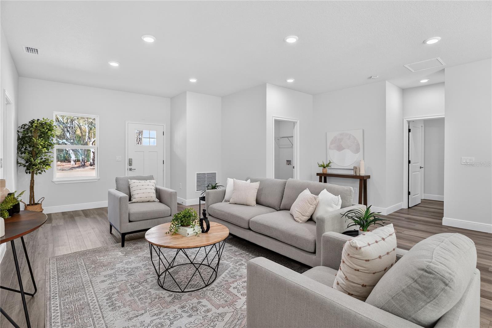 Listing photo id 7 for 10707 Hatari Drive