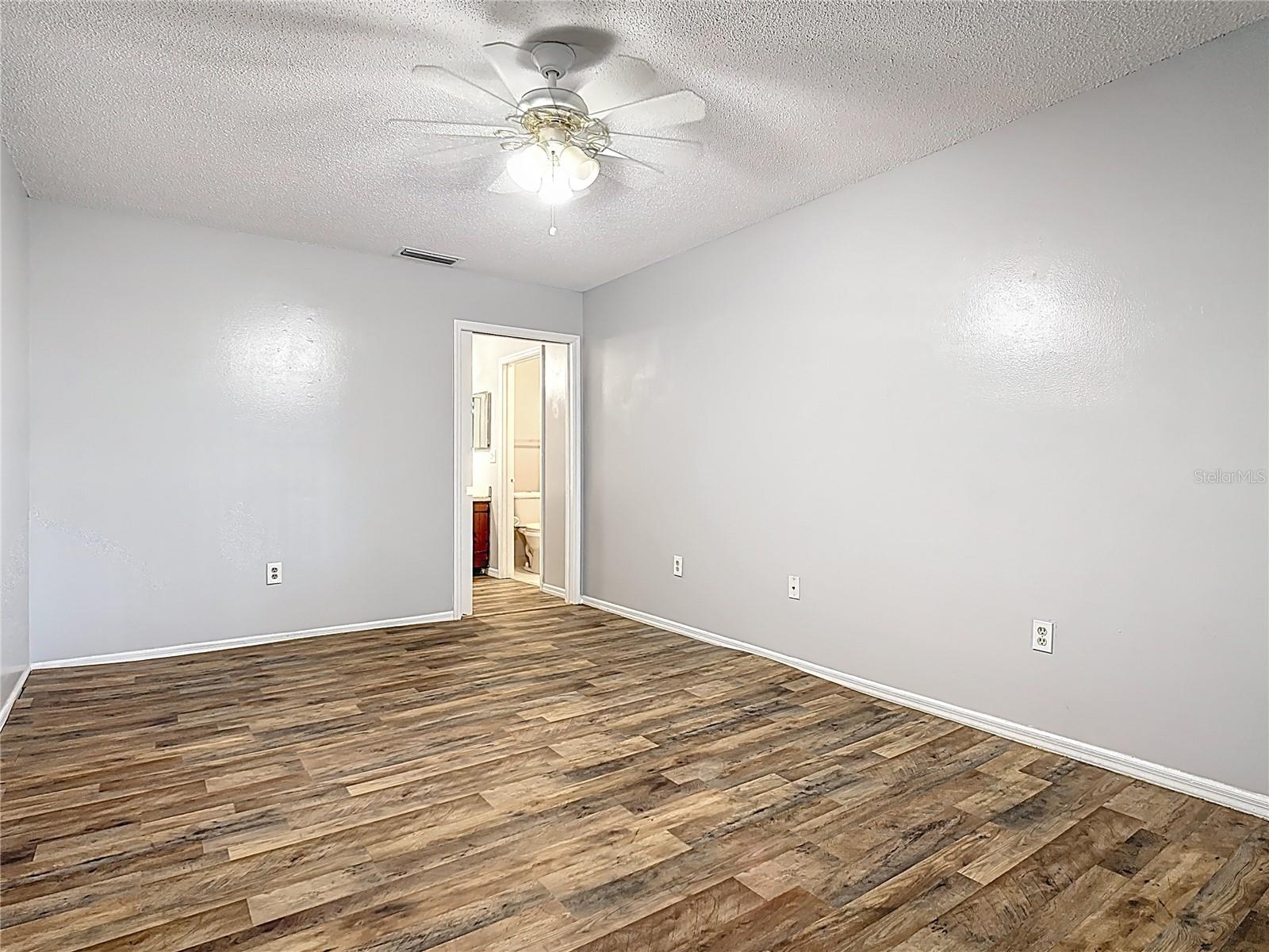 Image 15 of 23 For 571 Hunter Circle