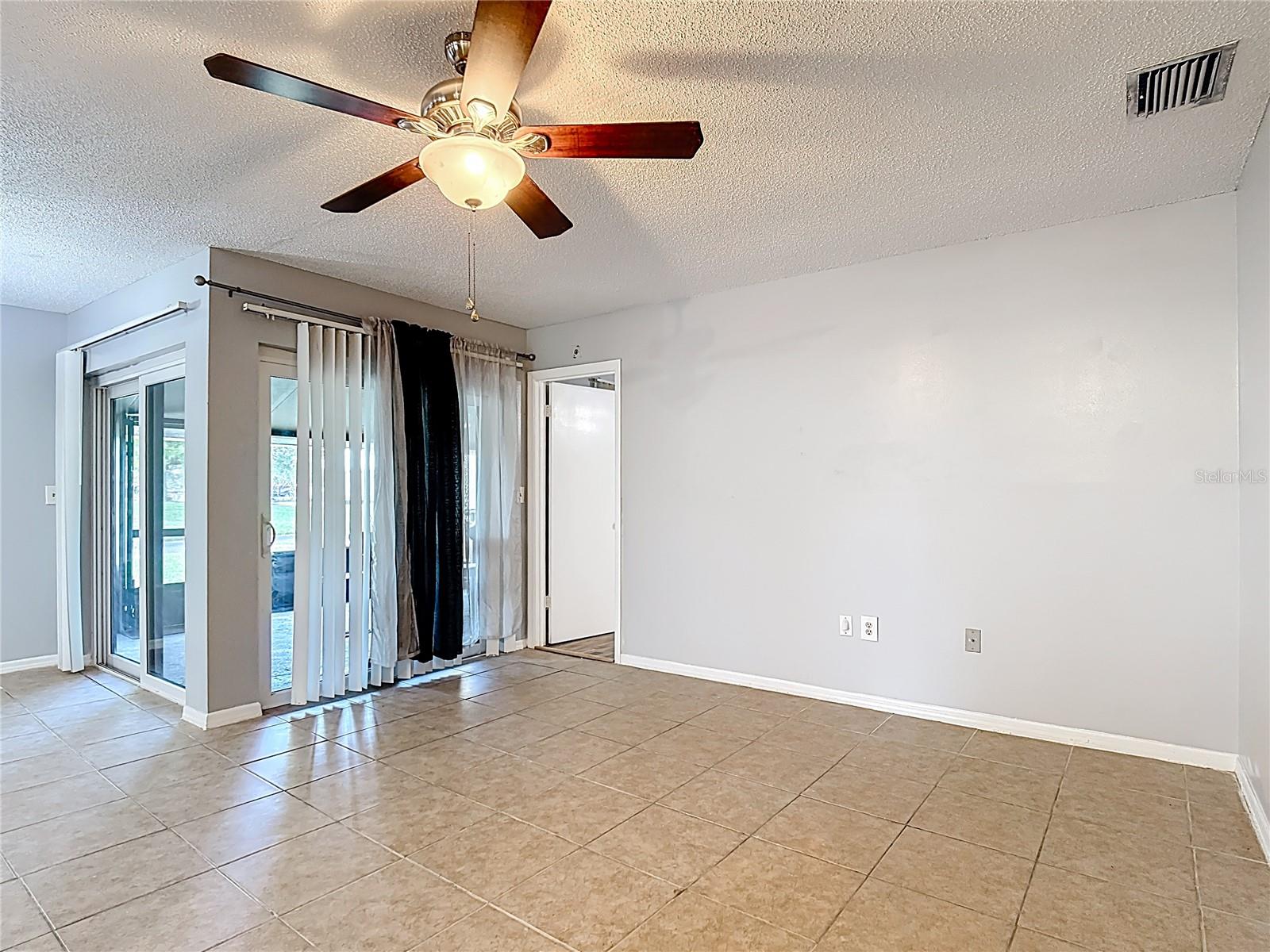 Image 5 of 23 For 571 Hunter Circle