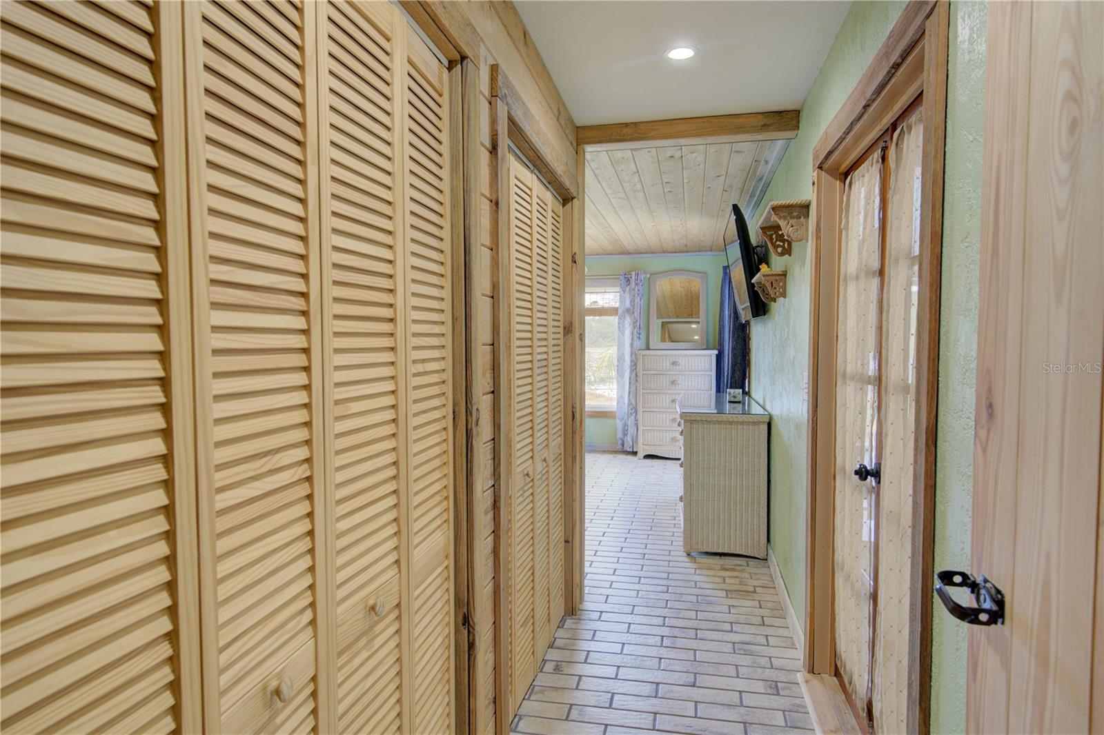 Image 21 of 54 For 290 Mitnik Drive