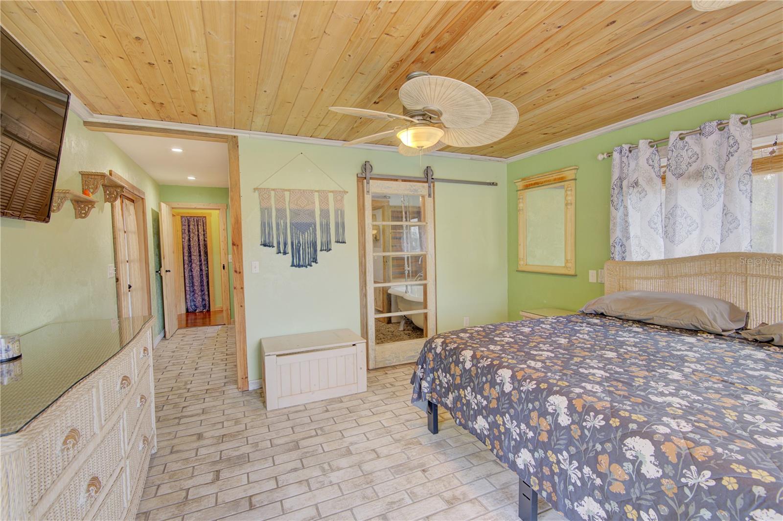 Image 24 of 54 For 290 Mitnik Drive