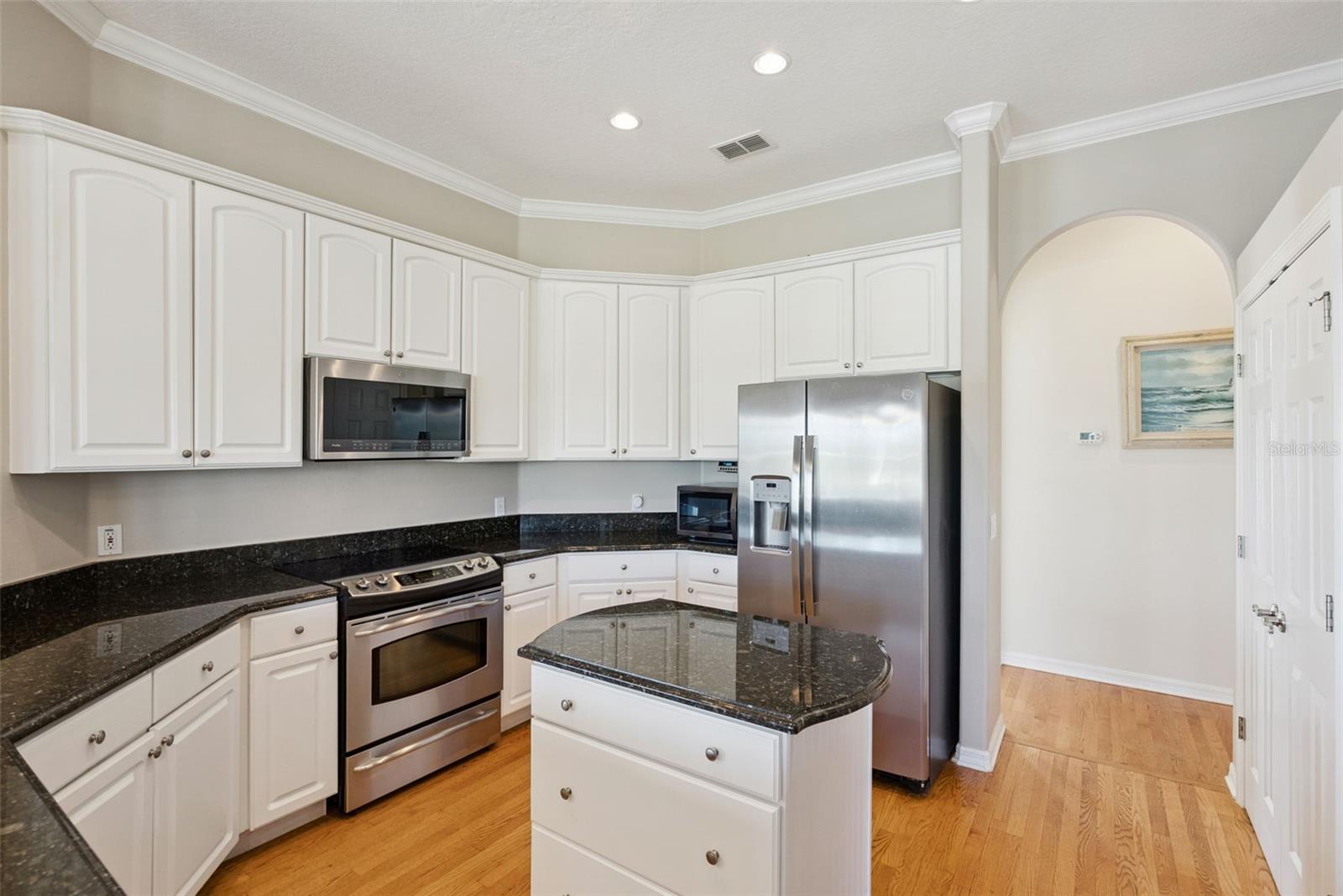 Image 14 of 62 For 407 Majestic Oak Drive