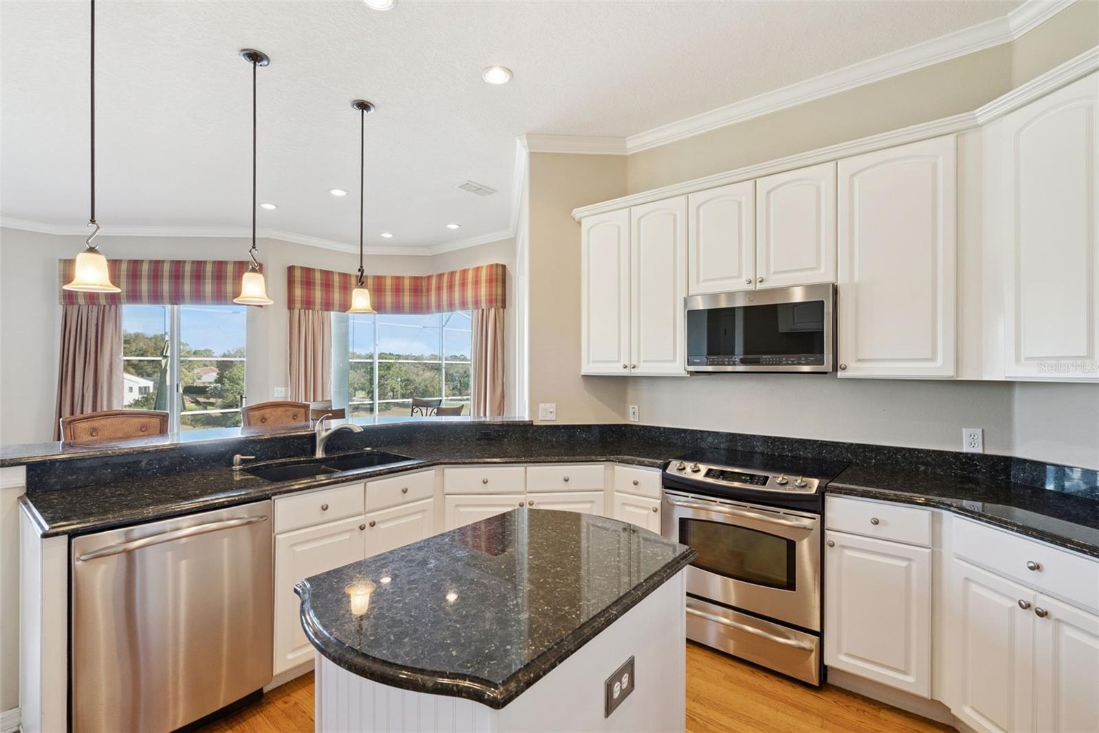 Image 15 of 62 For 407 Majestic Oak Drive