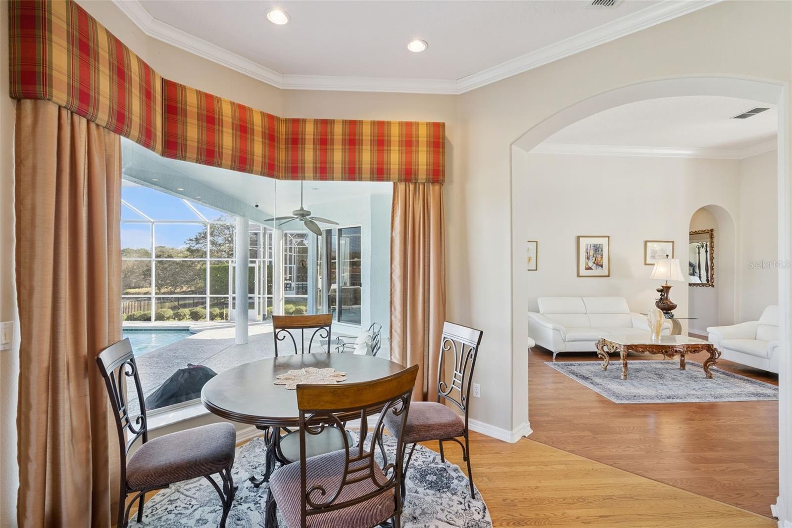 Image 16 of 62 For 407 Majestic Oak Drive