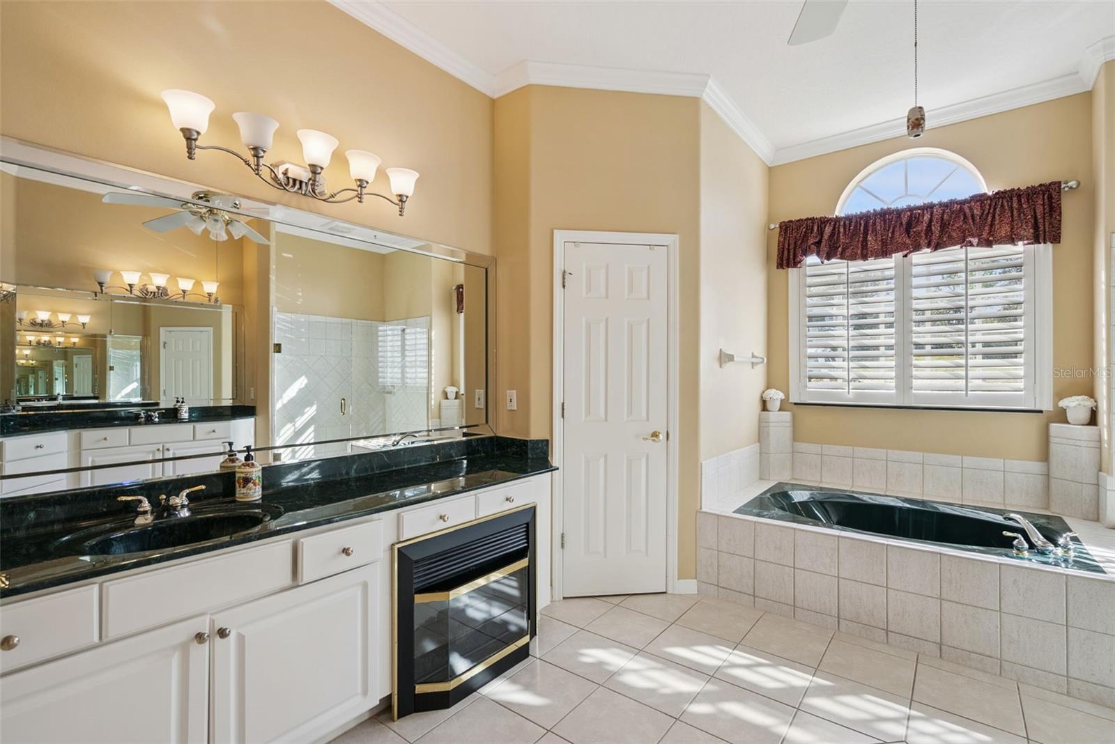 Image 26 of 62 For 407 Majestic Oak Drive