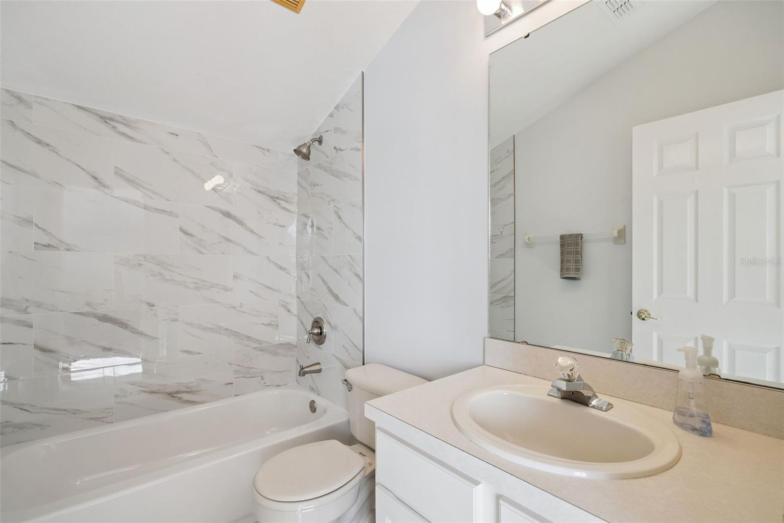 Image 32 of 62 For 407 Majestic Oak Drive