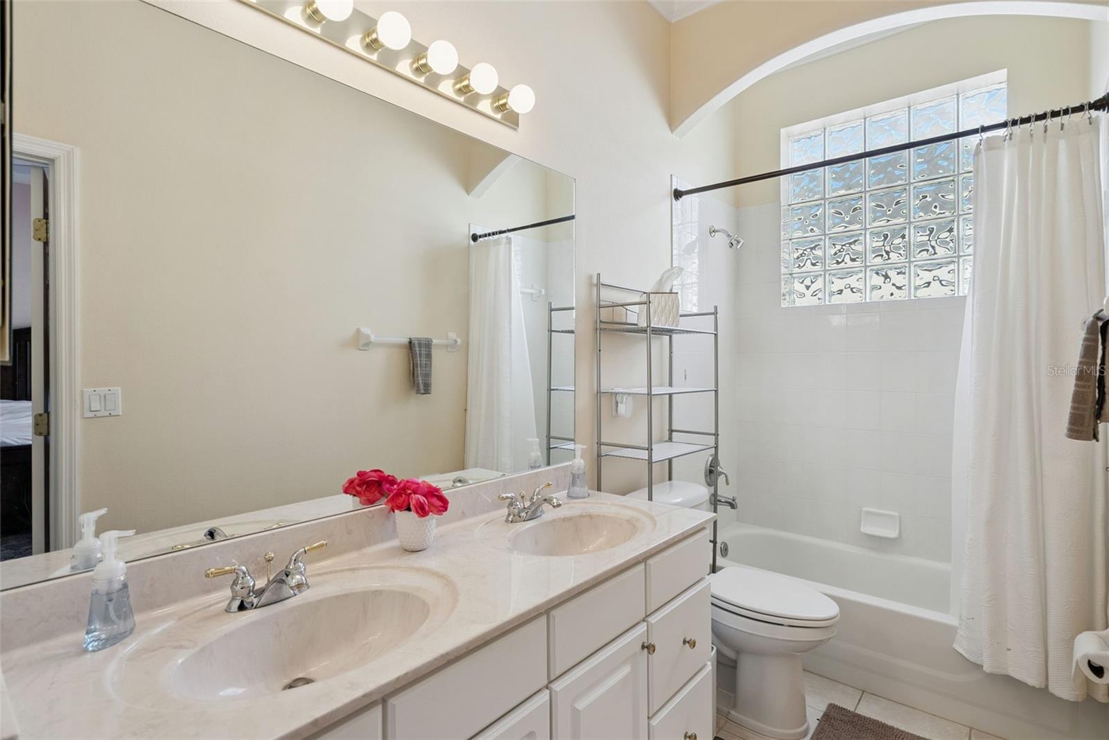 Image 34 of 62 For 407 Majestic Oak Drive