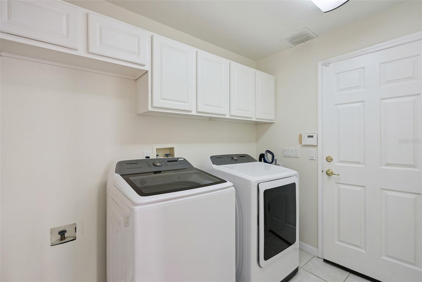 Image 37 of 62 For 407 Majestic Oak Drive