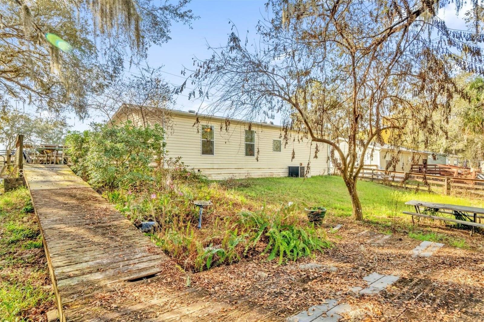 Image 15 of 20 For 40212 Grays Airport Road