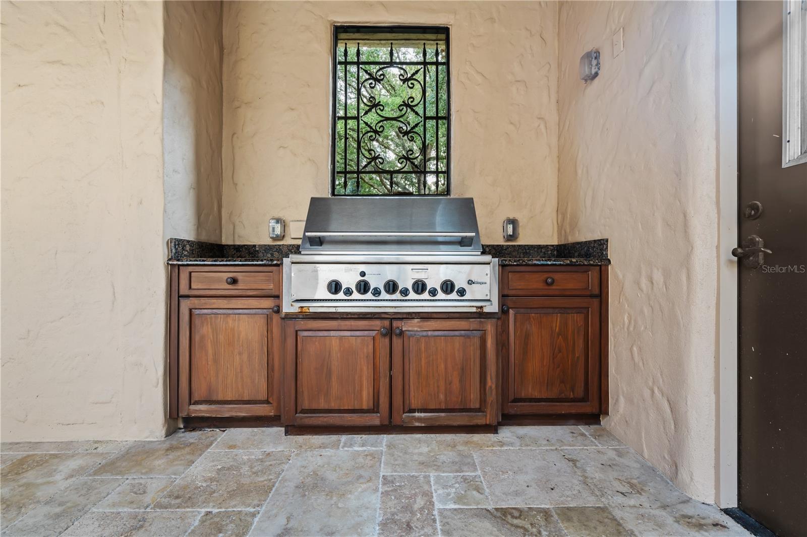 Image 11 of 47 For 9841 Covent Garden Drive