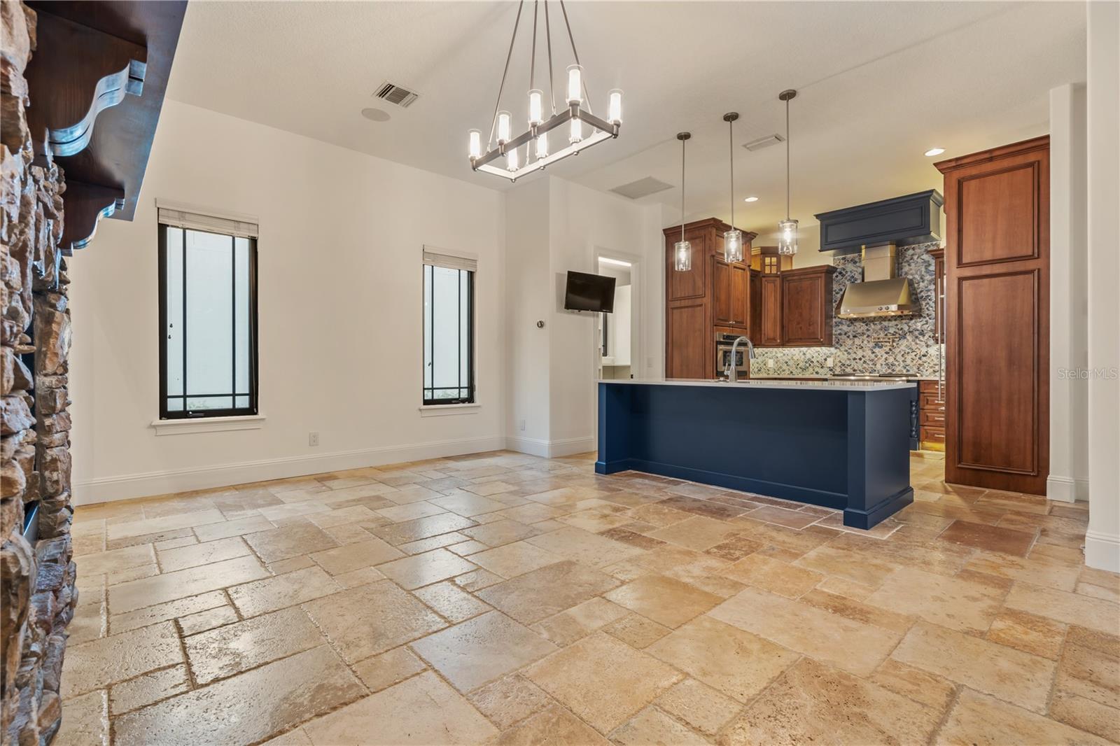 Image 19 of 47 For 9841 Covent Garden Drive