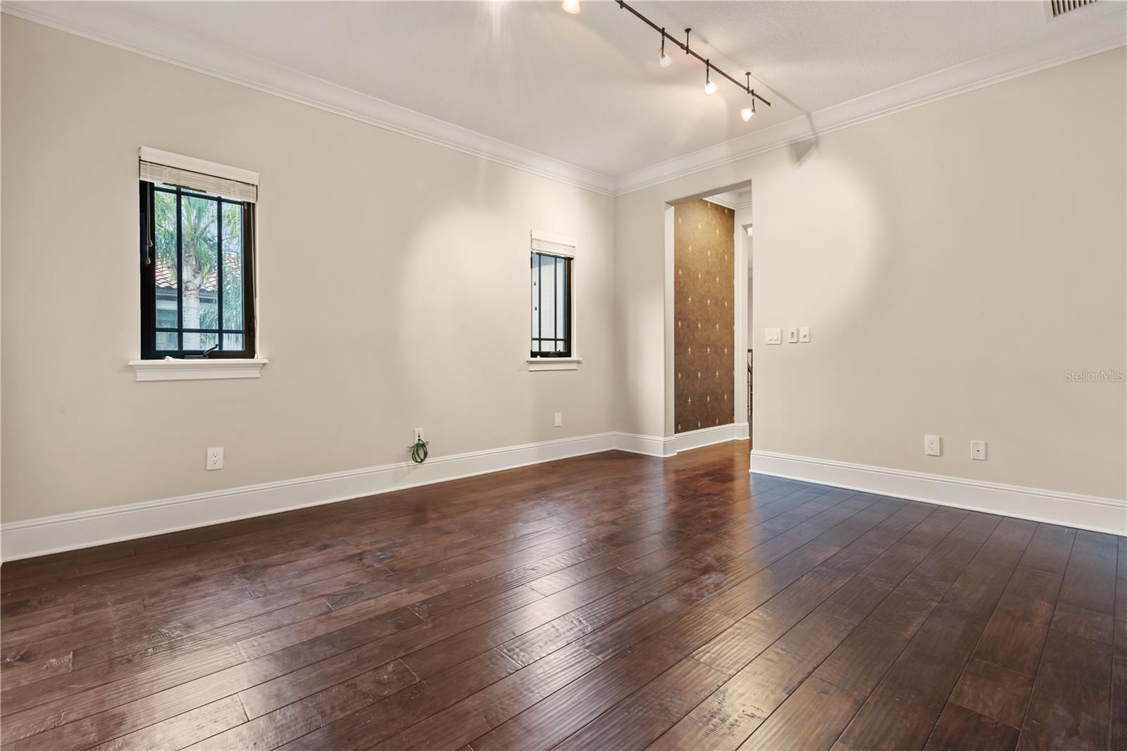 Image 34 of 47 For 9841 Covent Garden Drive